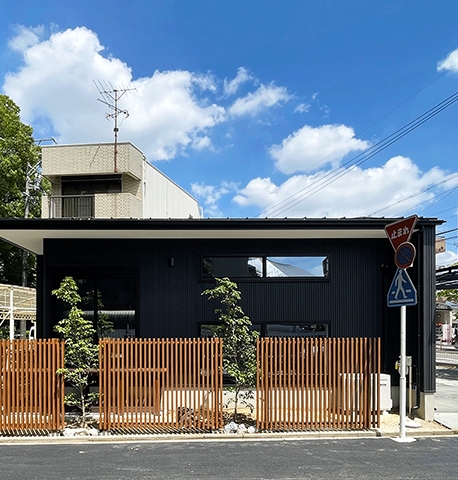 三角地に建てたご夫婦のための平屋