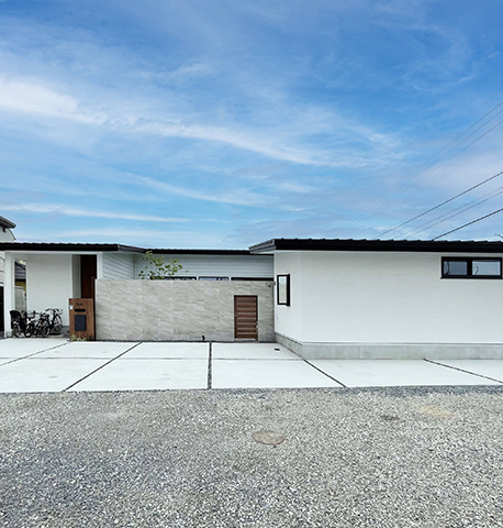 大開口のある平屋建て住宅