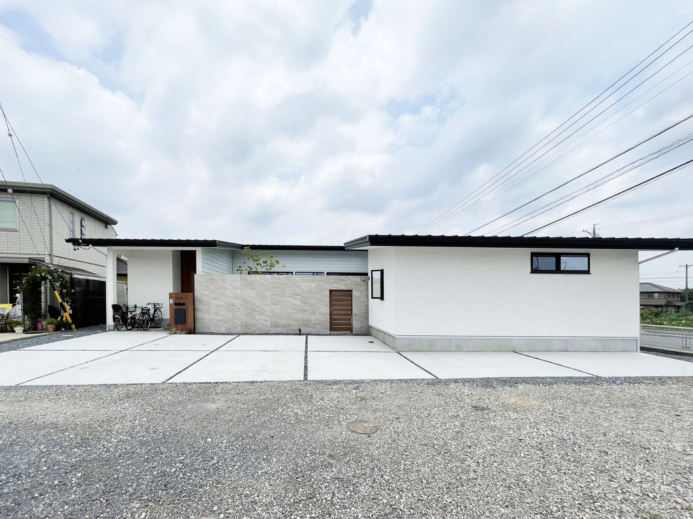 大開口のある平屋建て住宅