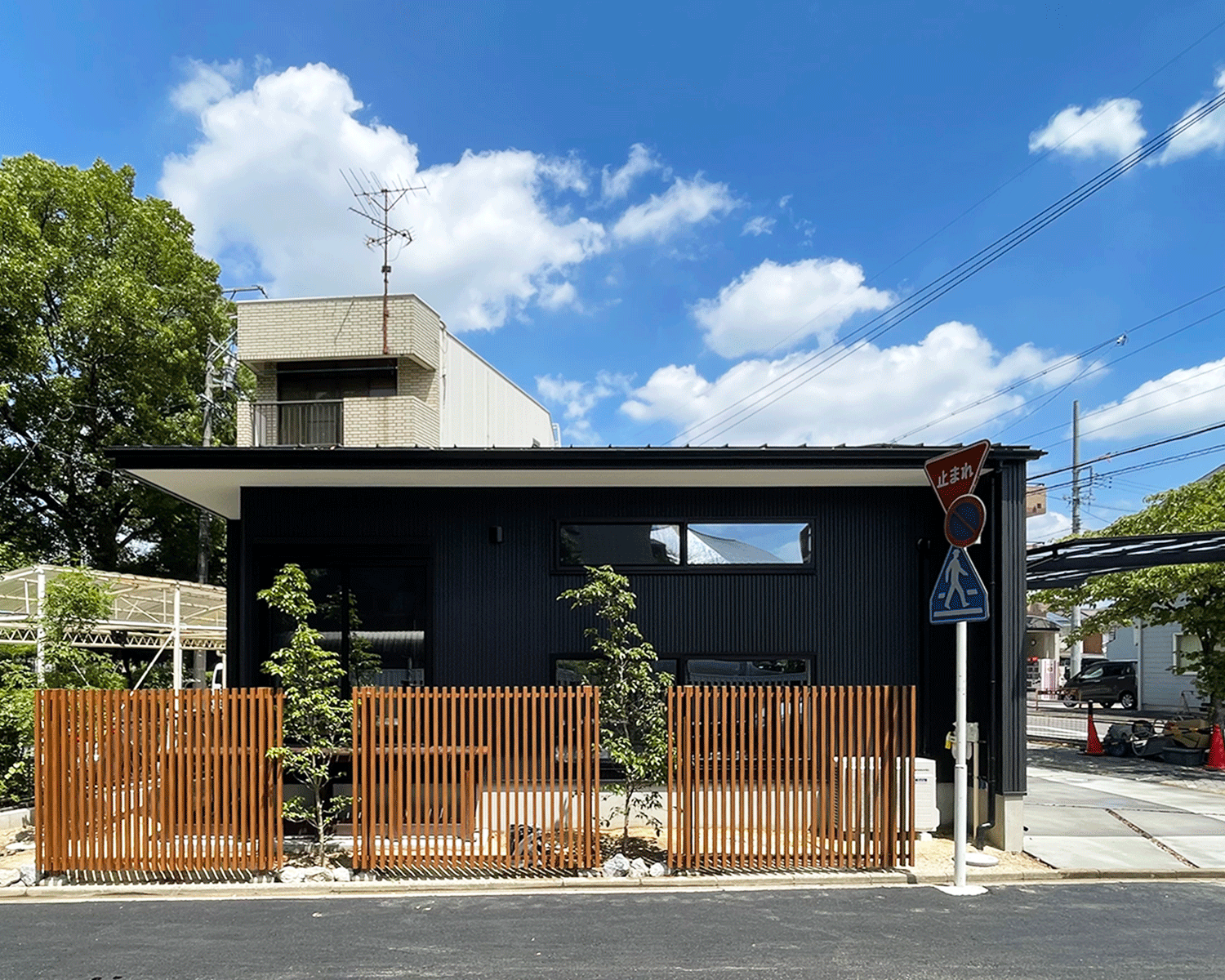 三角地に建てたご夫婦のための平屋