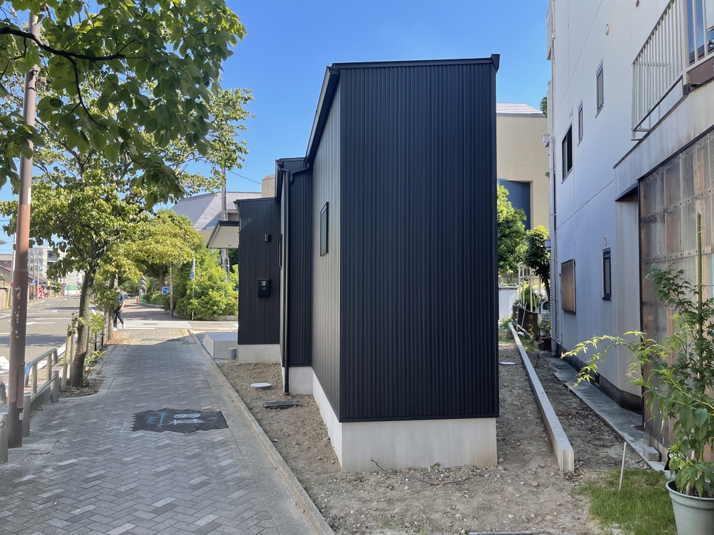 三角地に建てたご夫婦のための平屋