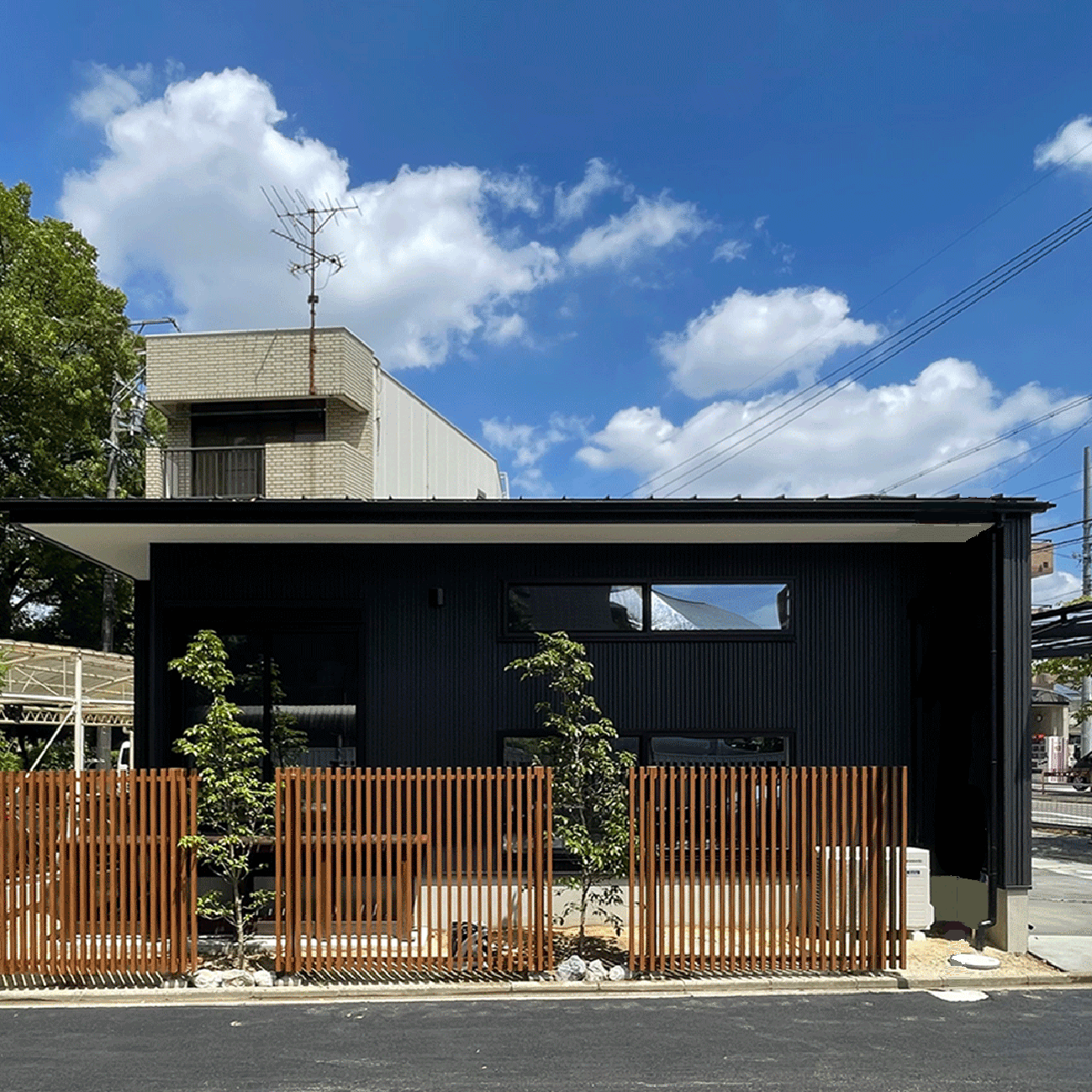 三角地に建てたご夫婦のための平屋